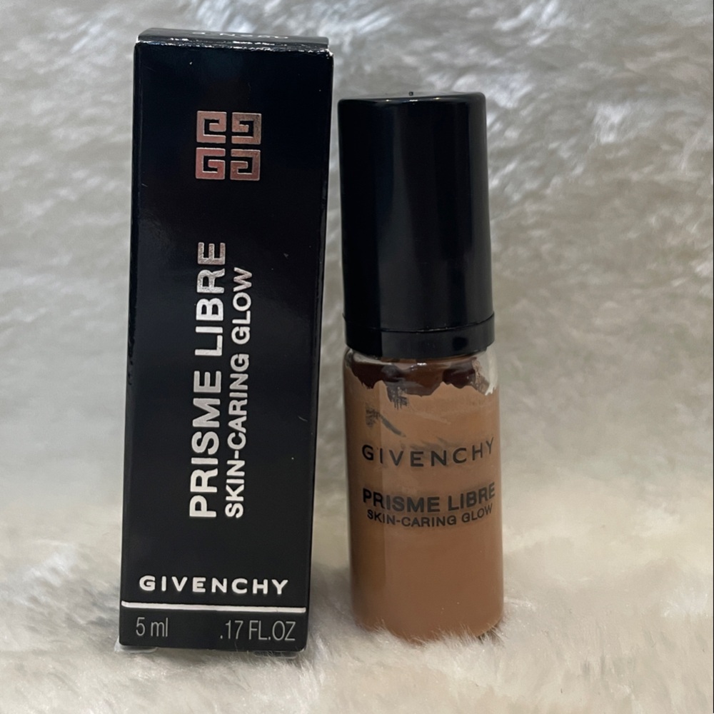 Givenchy Prisme Libre Skin-Caring Glow Foundation - 3-N250